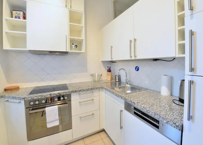 Beautiful Flat Next To Karlskirche Viena
